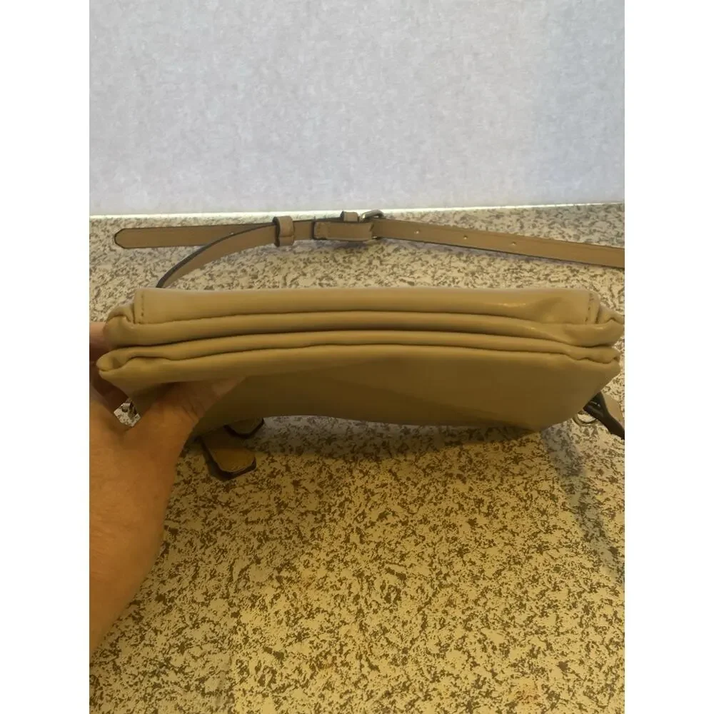 Kenneth Cole Reaction Beige Small Crossbody Bag Zip Top Adjustable Strap Pockets